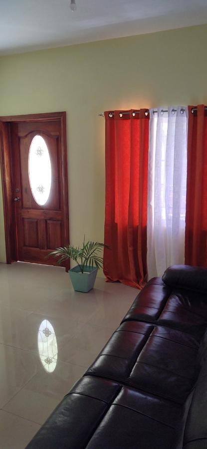 Royal Vybez Vacation Homes Spanish Town Exterior foto